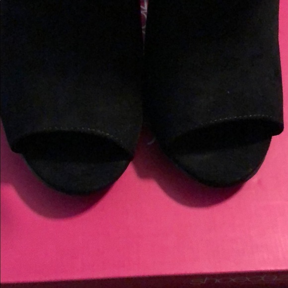 Heels - Picture 2 of 4